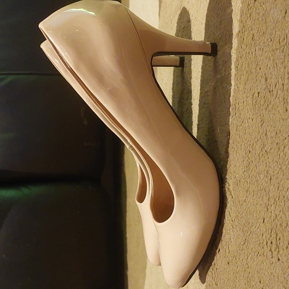 Steve Madden Nude Pump - Picture 2 of 4